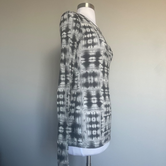 BCBGMAXAZRIA Agda Longsleve Abstract Print Casual Black White Mesh Top Blouse - Picture 2 of 7